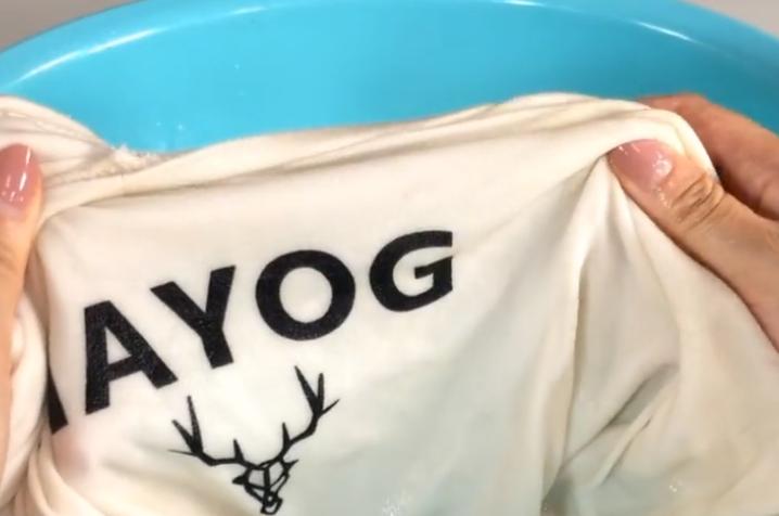 白衣服发黄变白最快最简单的方法,放久的白衣服发黄了怎么可以洗白