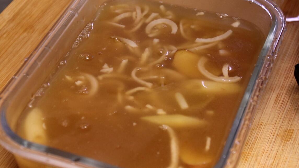 熬猪皮冻要不要放小苏打,猪皮焯水后暂不做皮冻怎么保存