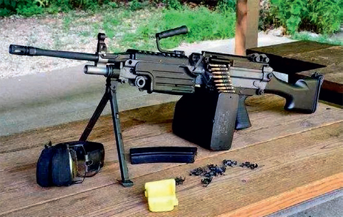 中国95式步枪和美军m4相比,95式轻机枪和95式班用机枪