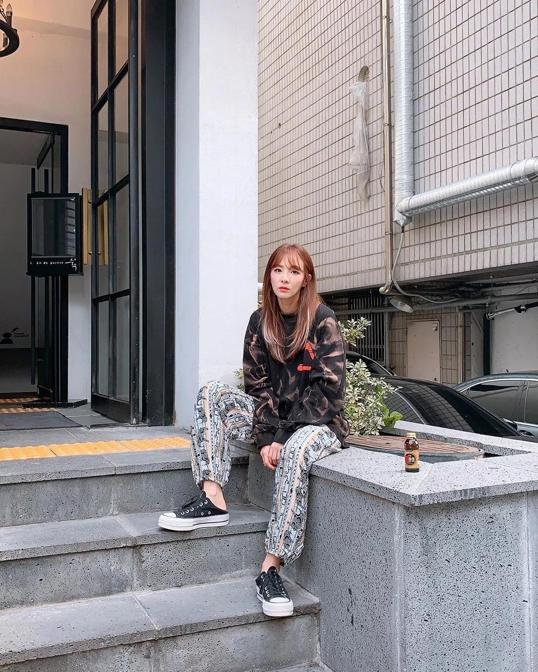 易烊千玺买权志龙同款鞋,易烊千玺助理权志龙鞋