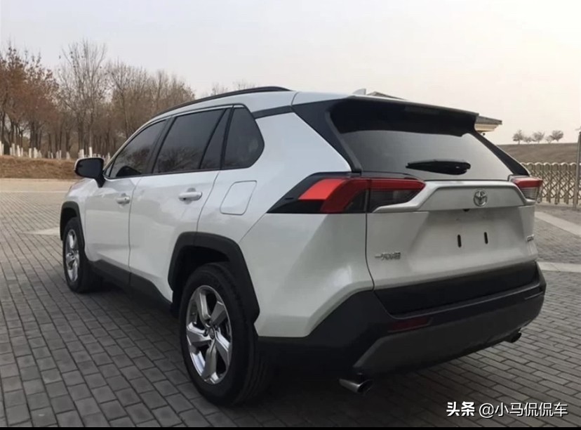 全新丰田荣放落地和用车成本参考,10w公里的丰田荣放值得买吗