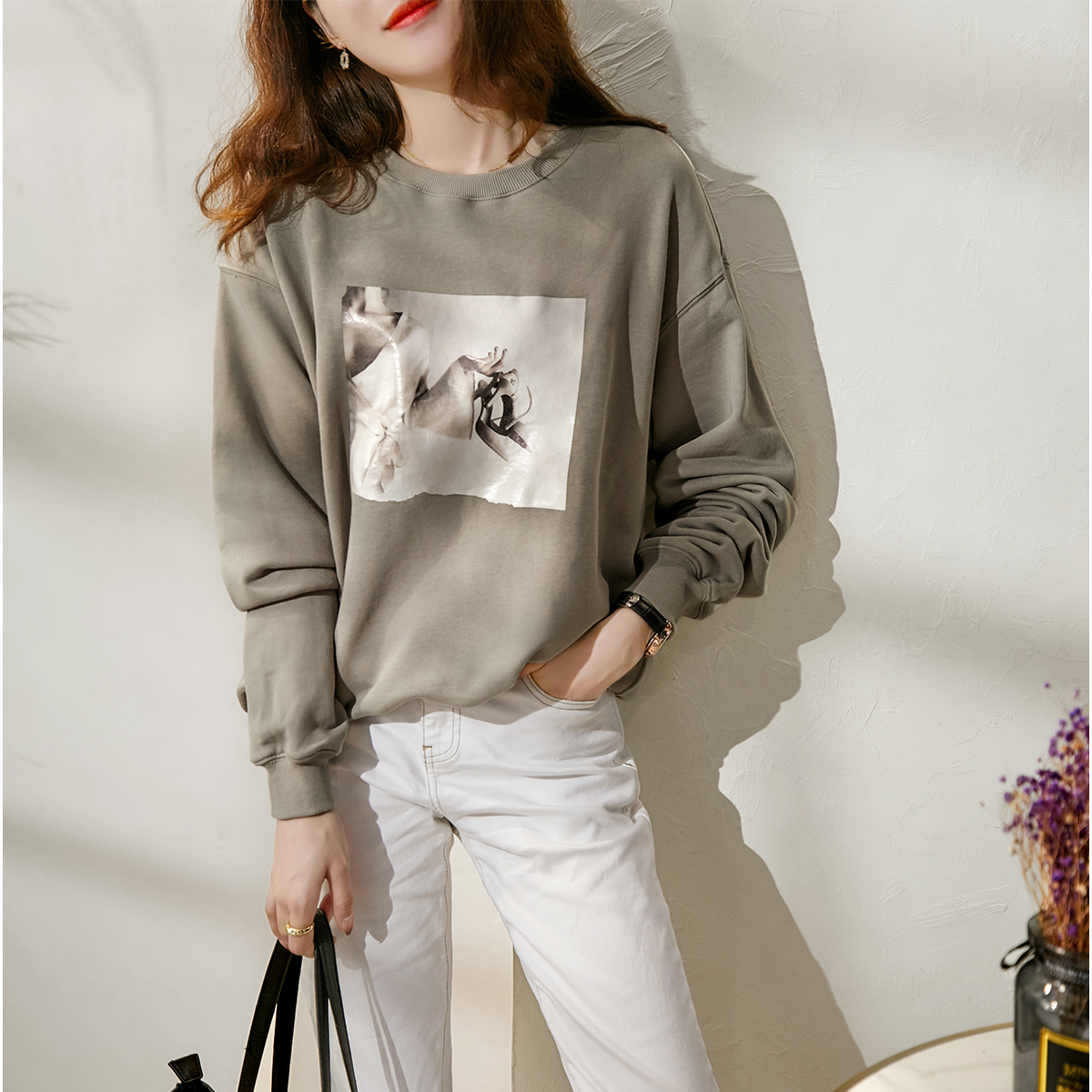 连帽卫衣宽松慵懒风高级感穿搭,卫衣搭配阔腿牛仔裤显瘦秋季穿搭