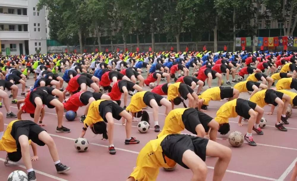 中国媒体团考察,探访全国足球特色学校