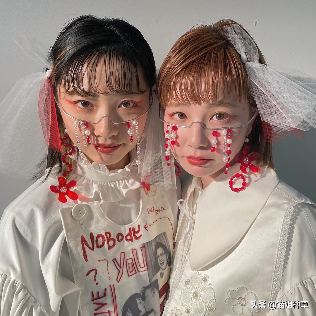 今年秋冬小配饰流行,今年流行款配饰