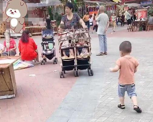 奶奶推巨型婴儿车,奶奶推婴儿车的视频