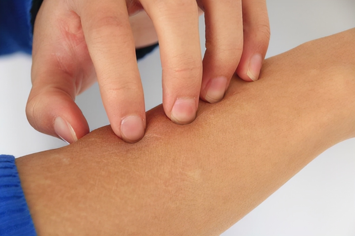 夫妻也不宜共用的3种物品,医生再三提醒这四种食物要少吃