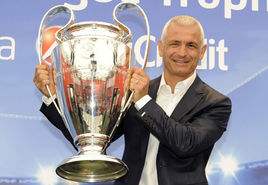 世界足坛球星回顾:意大利前锋—拉瓦内利