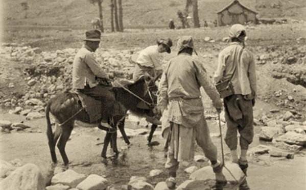 39年，一位德国女郎在行军中长满虱子，自豪道：我现在属于中国人