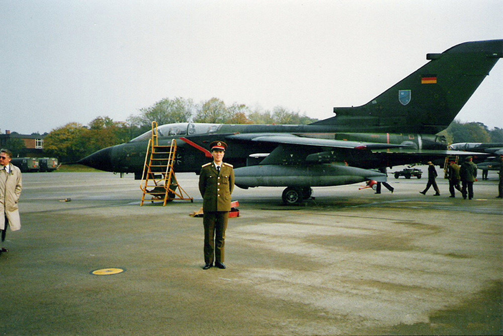 中国歼10a战斗机和以色列狮式对比,歼10和以色列幼狮的关系