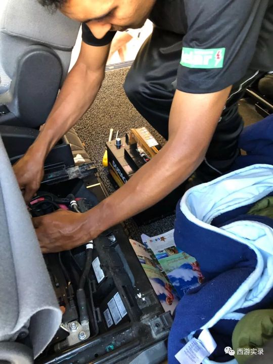 轮胎都不会换，樊玉虎却开车环游世界了六大洲