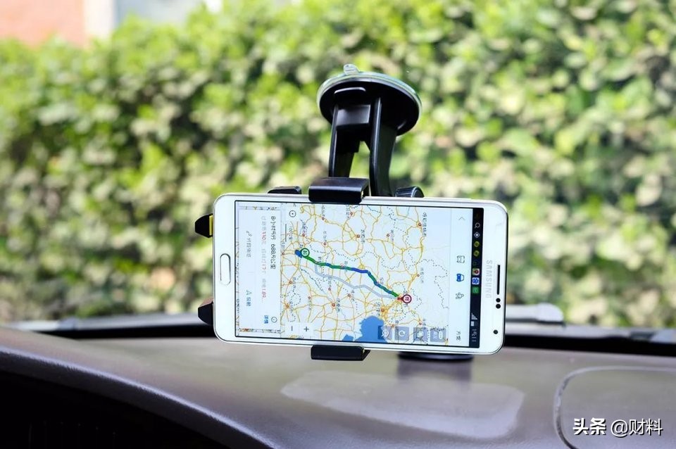 国内导航巨头,导航巨头因不免费跌落神坛