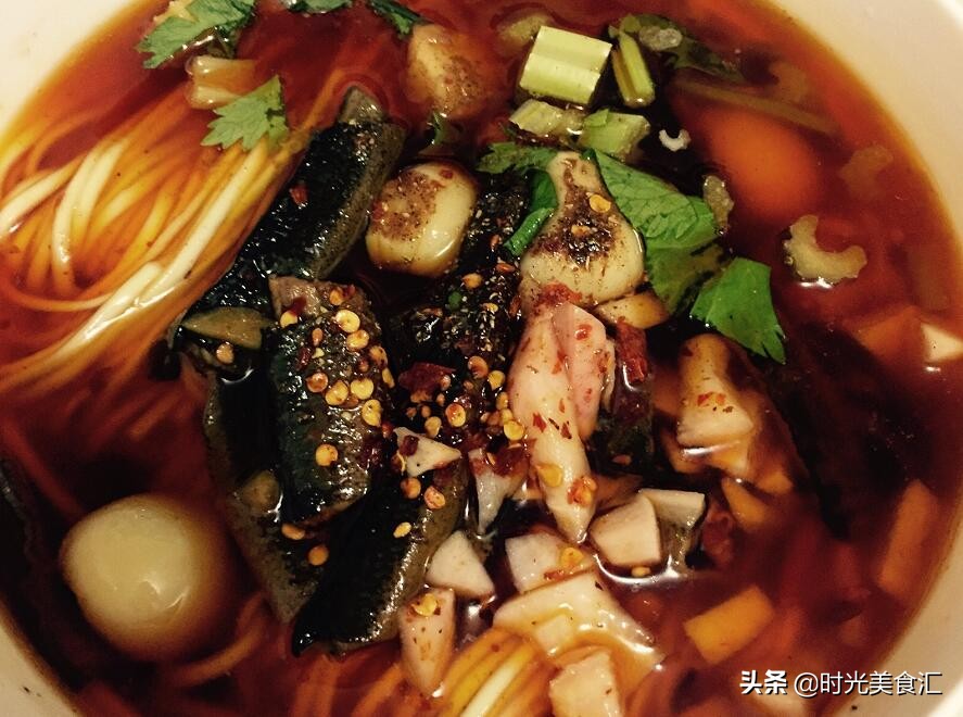 三块钱一碗网红面馆生意火爆,网红面馆无限续面大哥吃10几碗