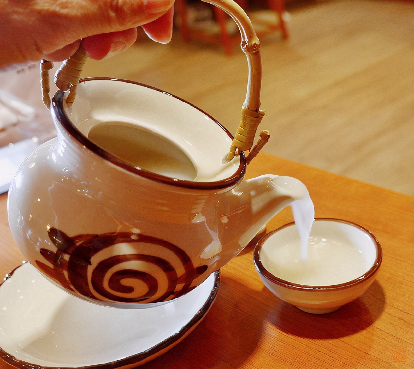 不能飞去巴黎伦敦，不如到大连喂鸽子，赏海景吃海鲜