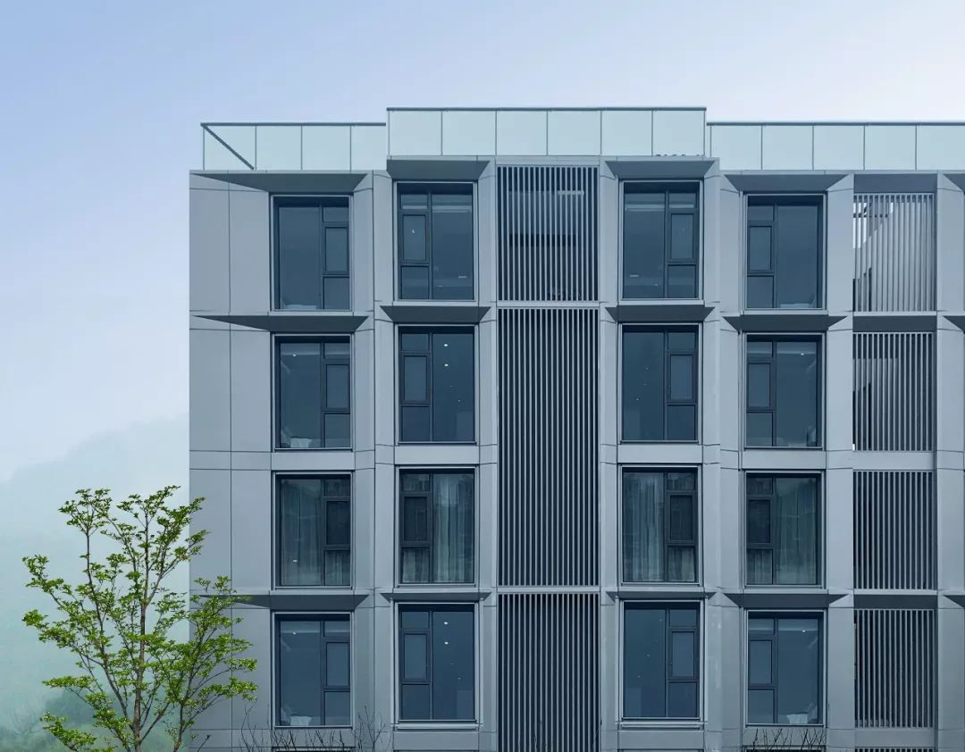 「十堰」在十堰一家小区拍下，这样的外墙第一次见，太牛了