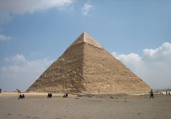 胡夫金字塔北纬29.9792458度，和光速一样，是巧合还是另有深意!