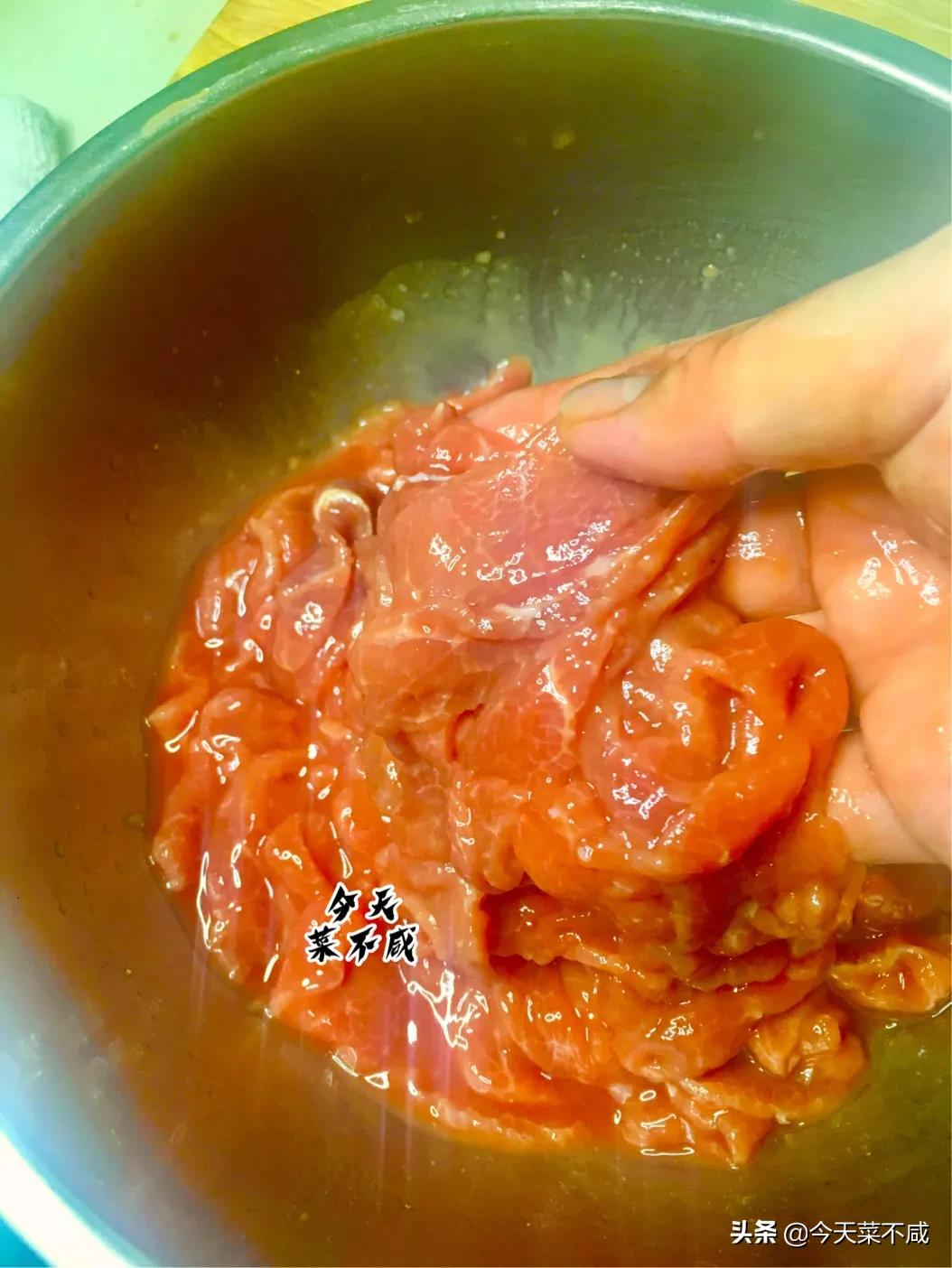 厨师长教你鸡肉、猪肉、牛肉的上浆秘籍，炒啥肉都鲜嫩爽滑还多汁