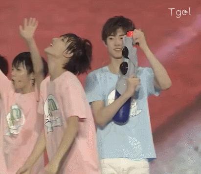 李飞tfboys和时代少年团对比,李飞tfboys十年之约几月几日