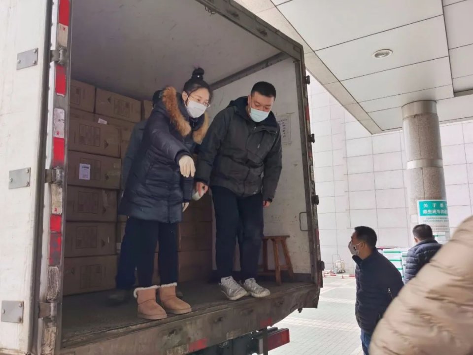 第八车，第100吨，第7500箱，顺利送达雷神山大连医疗队