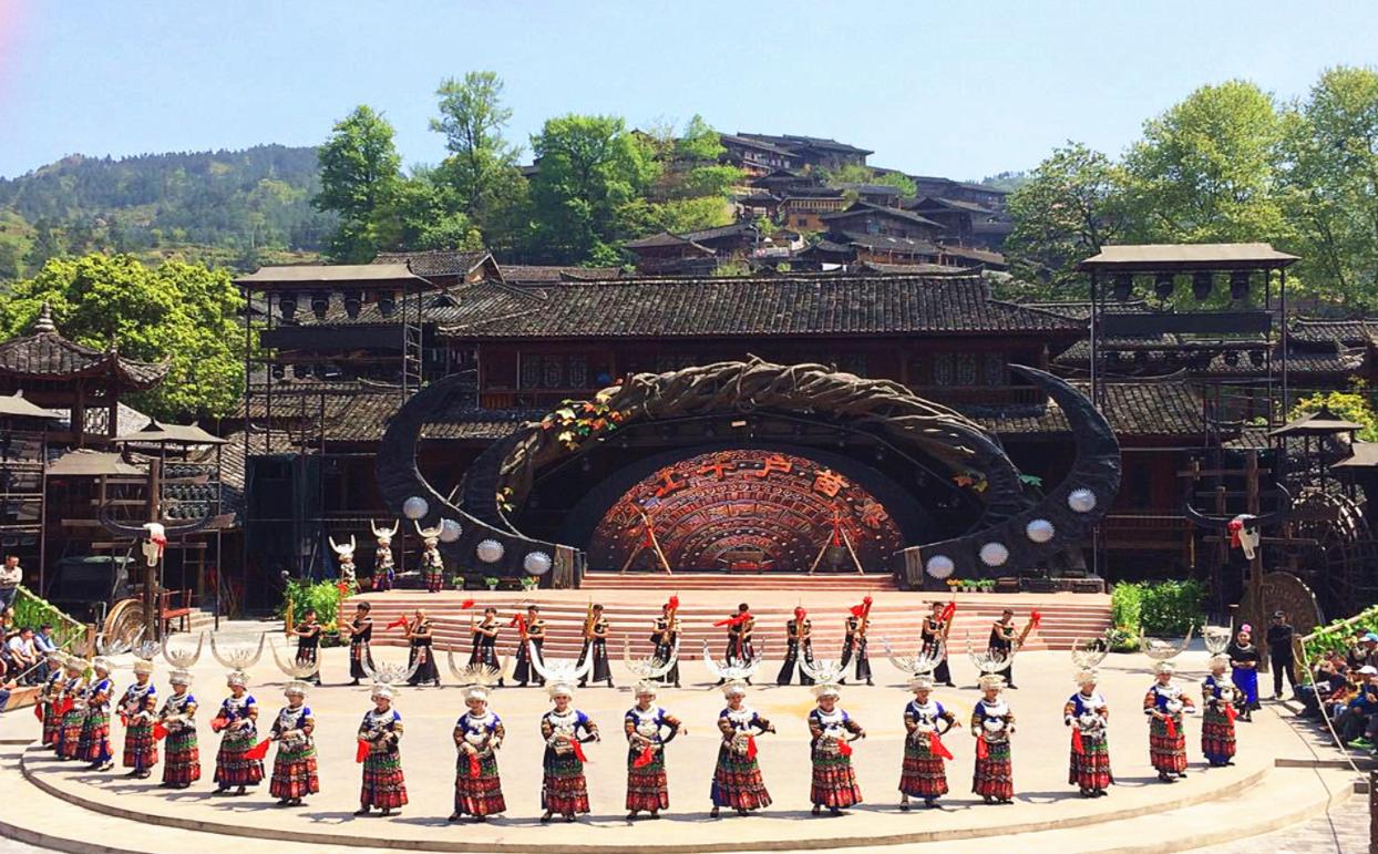 瀑布大小七孔西江千户苗寨,千户苗寨和小七孔和黄果树瀑布