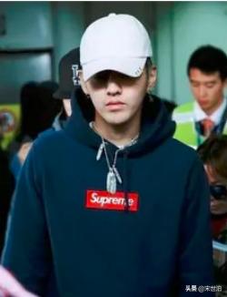 如何用小小的配饰搭配出百变风格 (小众配饰搭配方法)