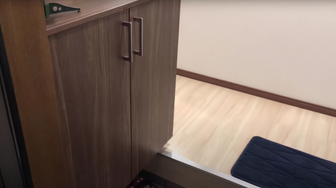 梳妆台镜子正对床怎么化解,镜子正对床的危害