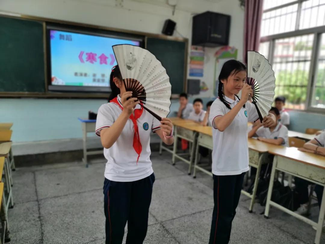 儿童庆祝建党100周年文艺汇演,庆祝建党百年文艺演出儿童合唱