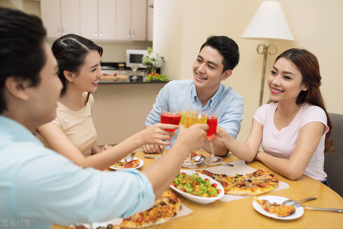 聊天技巧如何打开话题,怎么与人聊天说话技巧的书