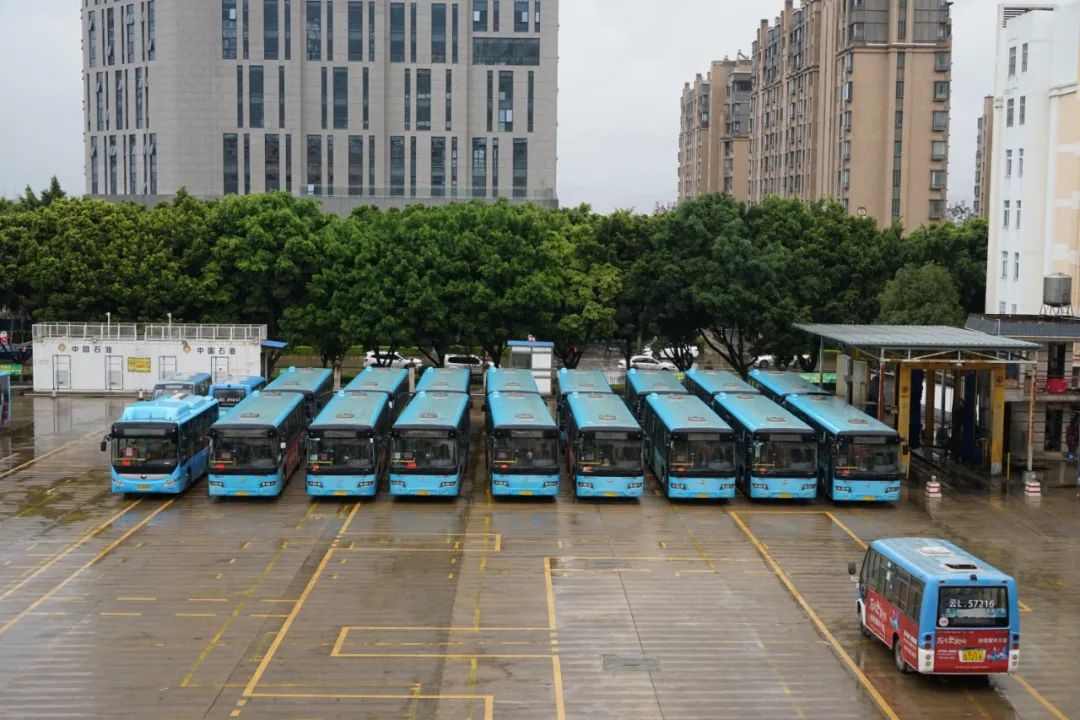 等车不如开车,等车不如自己开车方便