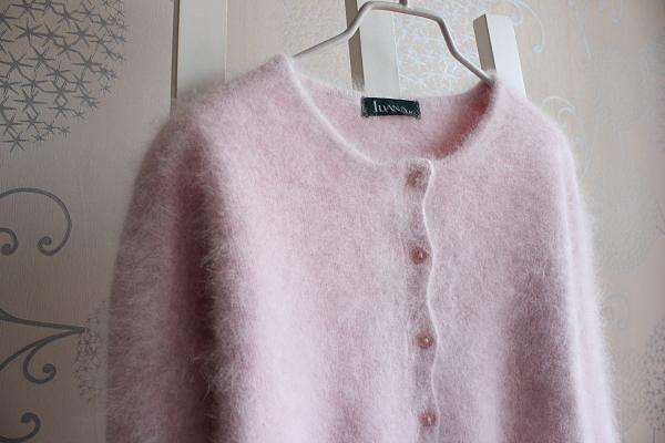 毛衣袖口或领口时间长了失去弹性变形，有什么办法让它恢复弹性？