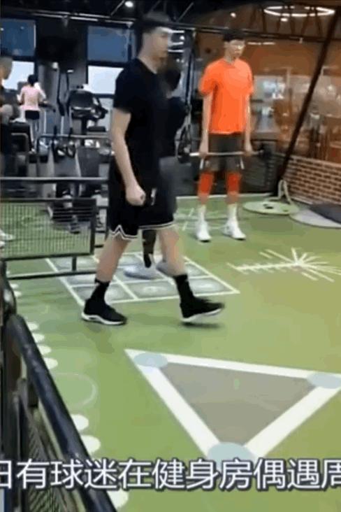 周琦60公斤卧推,周琦20公斤硬拉