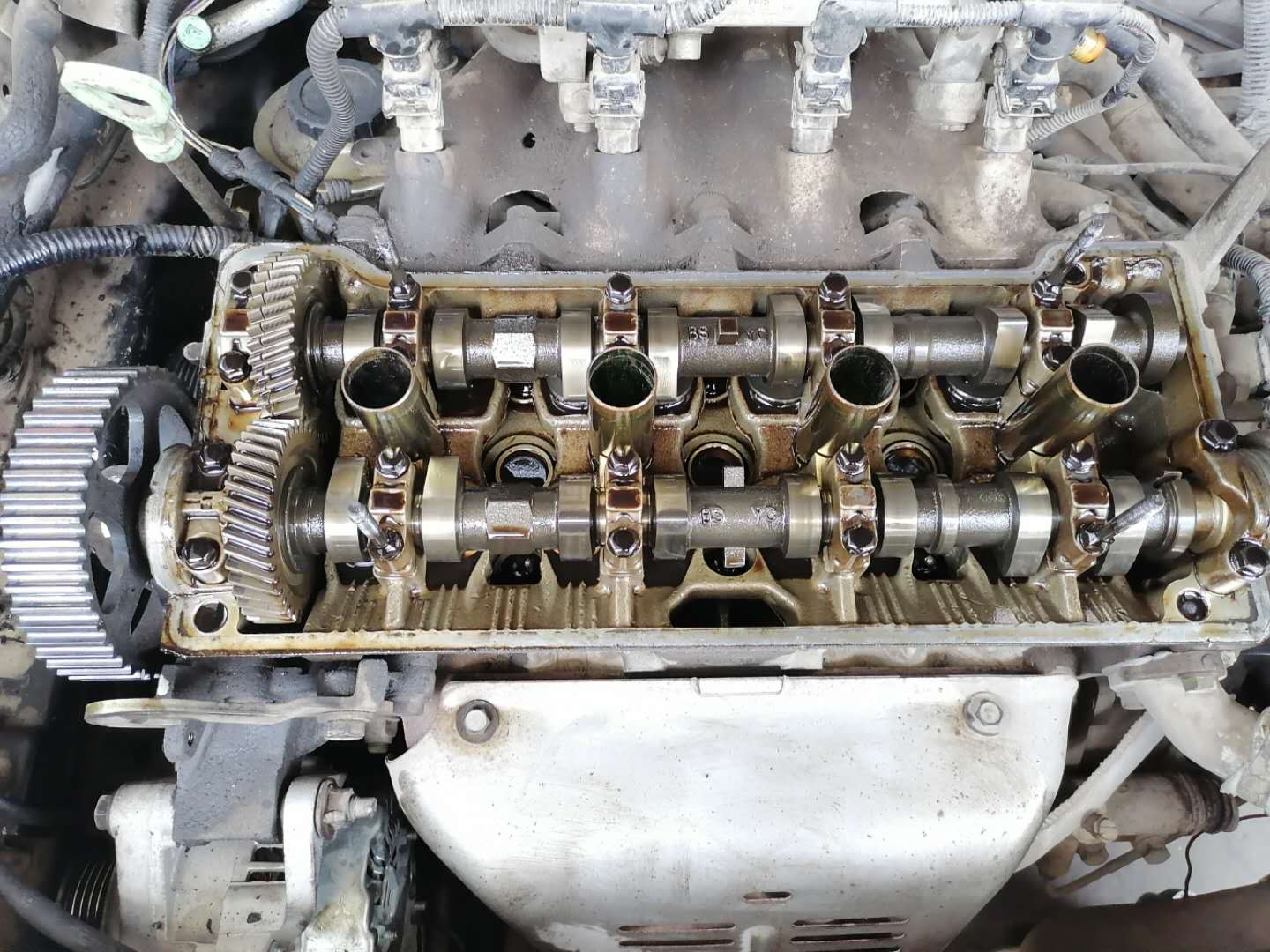 发动机漏油和烧机油大修多少钱,发动机漏油维修费用明细表