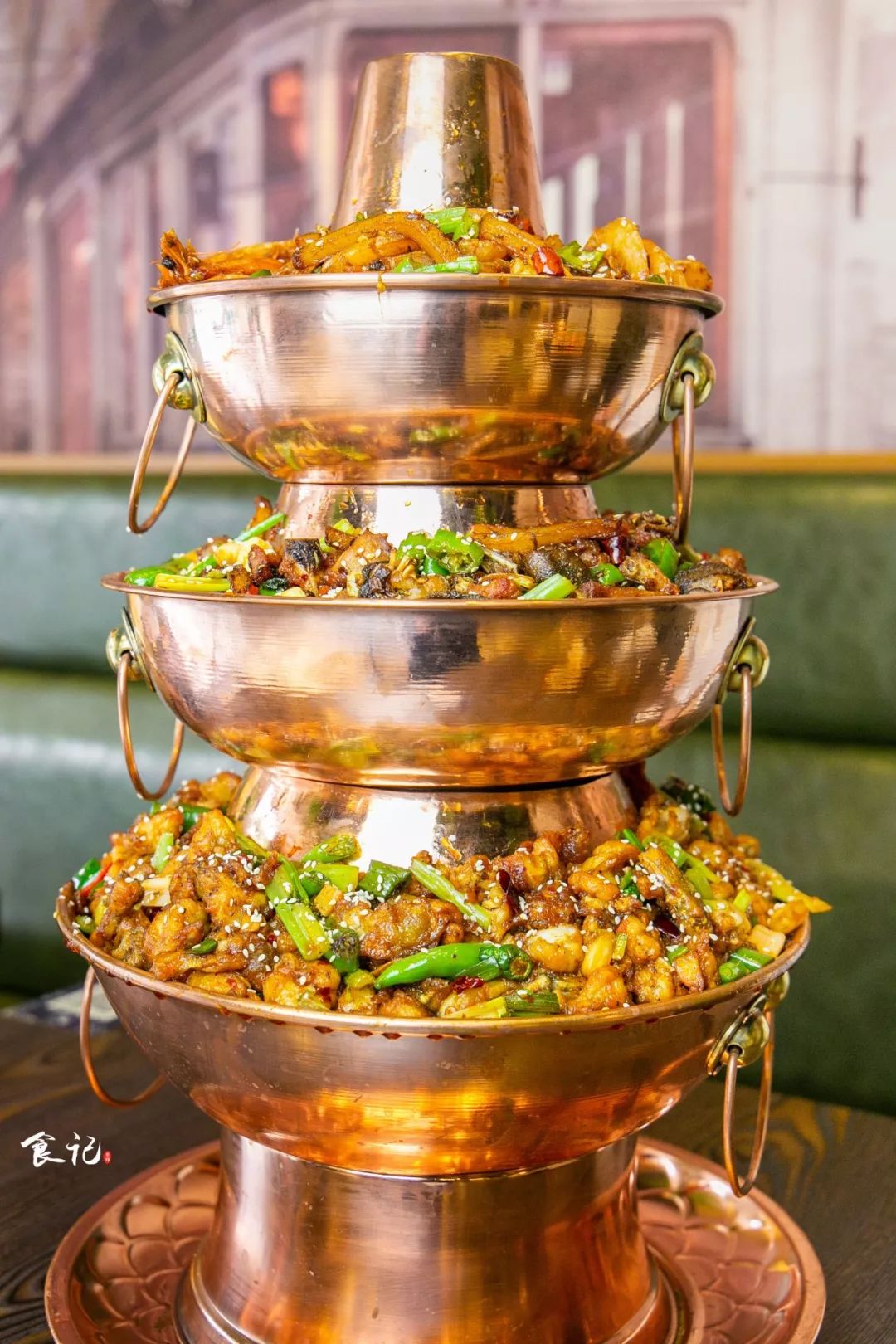 火爆襄阳的3层“壕锅”来袭！还有360°满到爆的龙虾牛蛙双子塔！