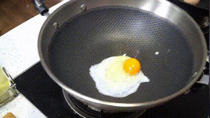 普通铁锅如何煎鸡蛋,几十块钱的熟铁锅不开锅