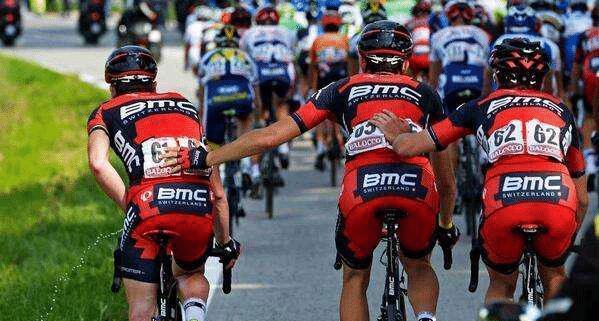 职业赛场拉肚子怎么办,罗斯受伤被扶回更衣室