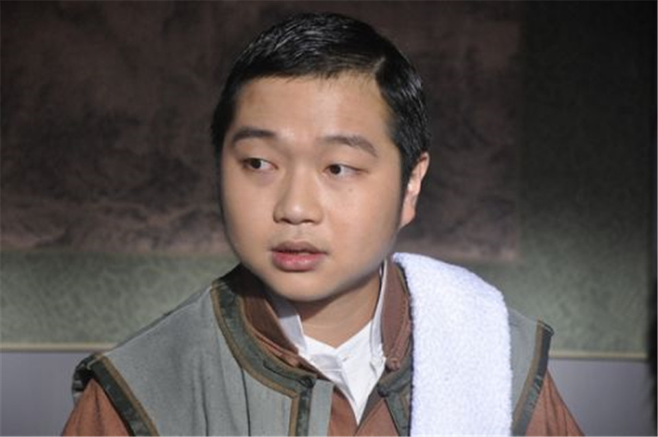 还记得电影功夫前期的经典片段吗,还记得功夫里的龅牙珍吗