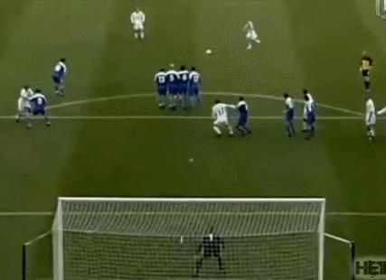 弧线球怎么才能踢出球速,如何拉出弧圈球