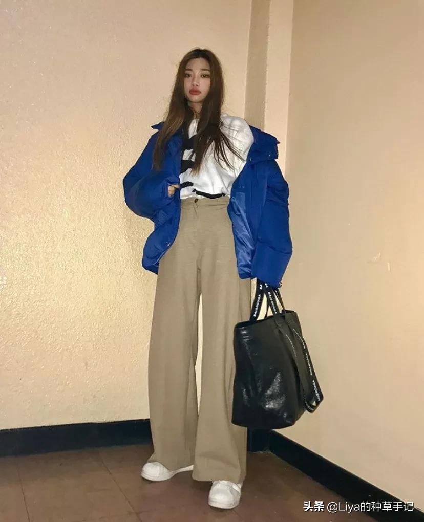 满大街都是骆驼羽绒服,满大街都在穿皮草外套长靴真洋气