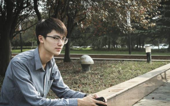 高中和大学哪个更累？4张图告诉你真实答案，个中心酸自行体会