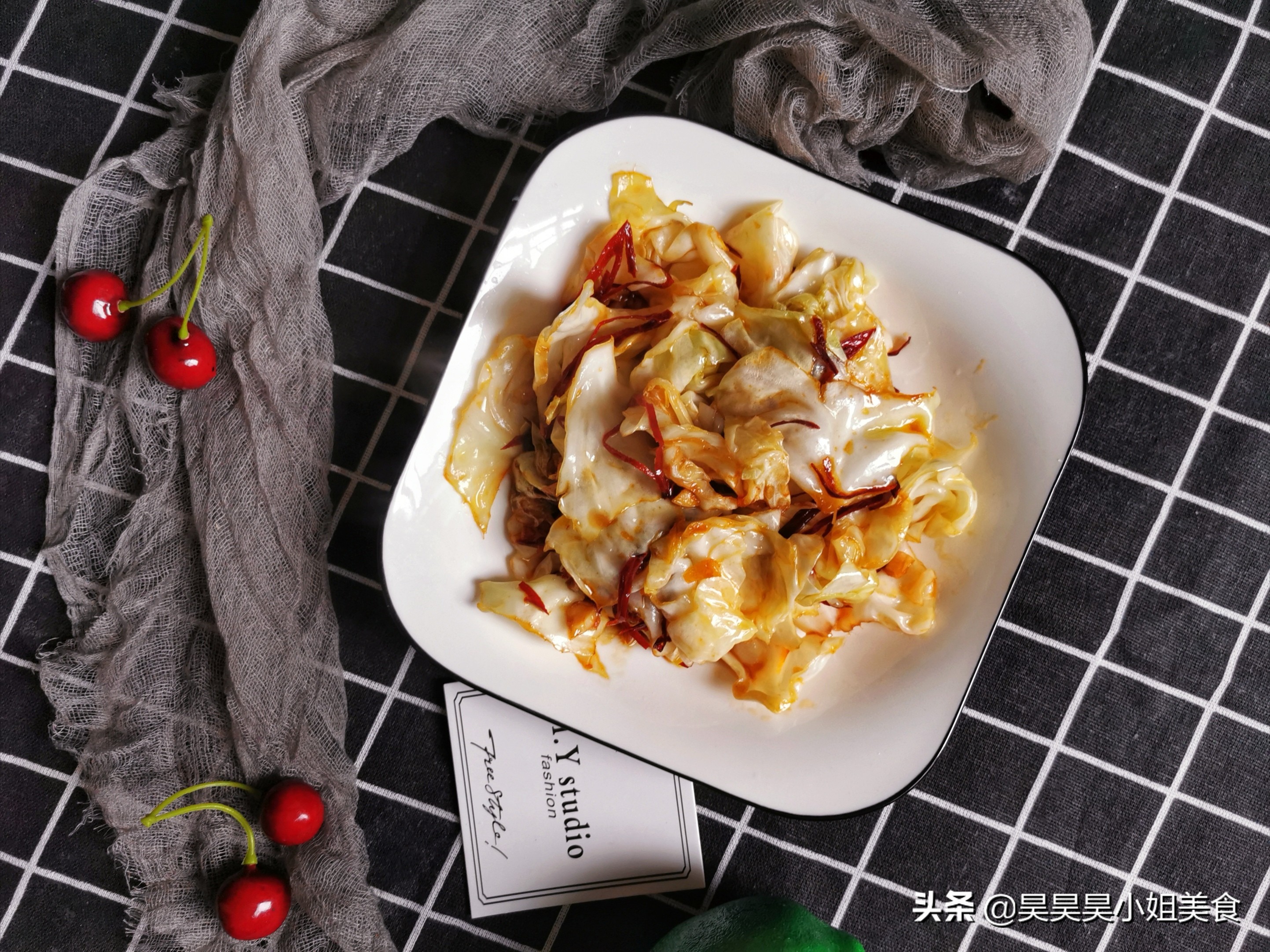 包菜这样炒，掌握这一步，口感脆嫩，10分钟搞定晚饭