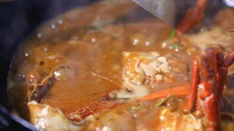 罗湖有家怪店，十个人来吃完饭后，老板居然多了一百个朋友