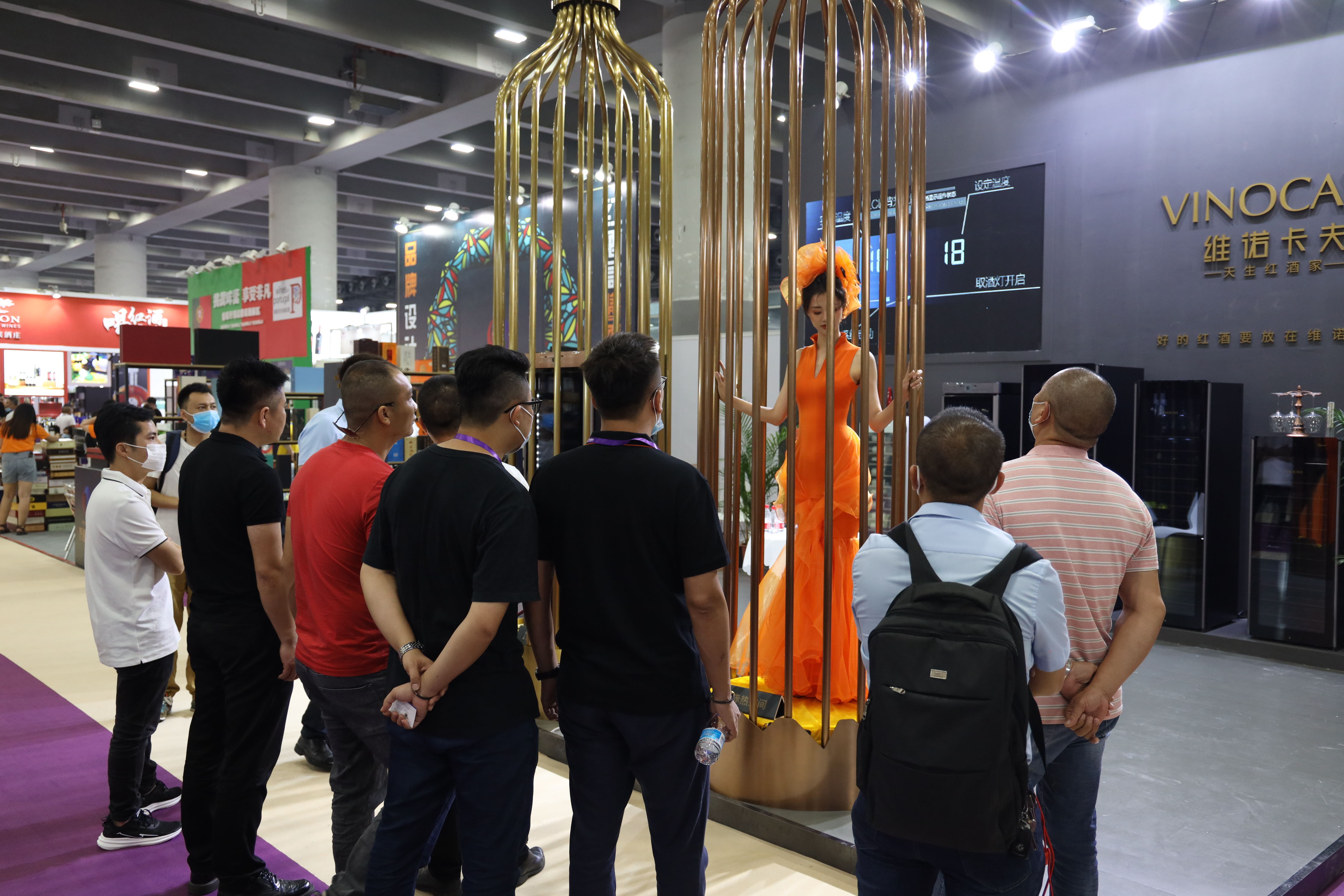 红酒柜艺术装置丨#7重境界#惊现广州国际名酒展