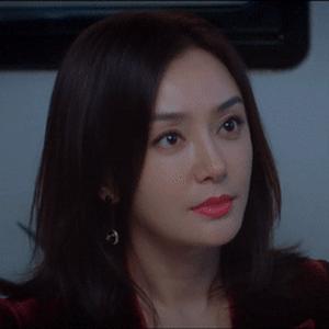 从白月光到莫向晚秦岚只用了支“本宫不死”色口红