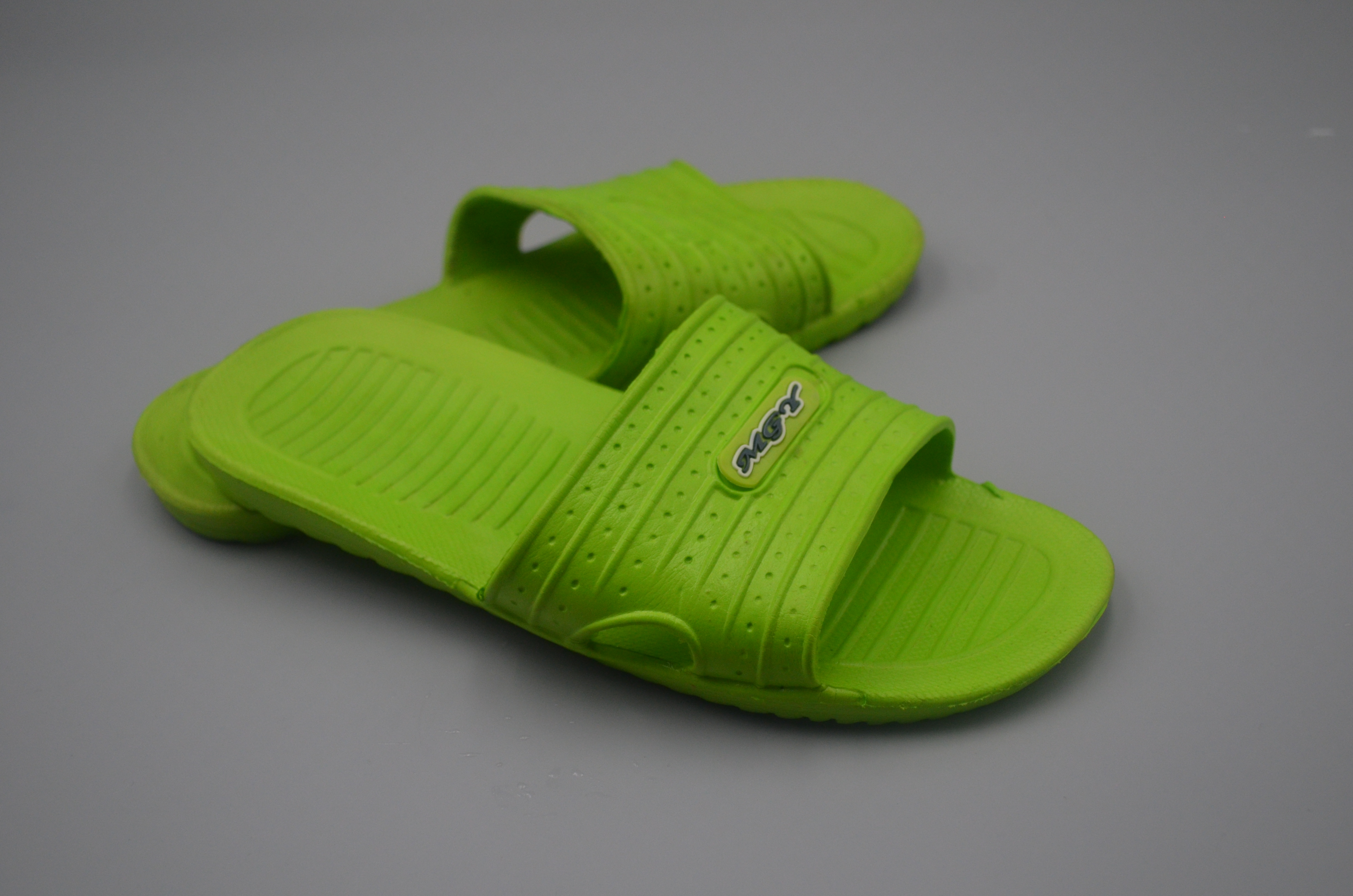 拖鞋穿得久了特别脏怎样清洗干净,拖鞋穿的久了发黑怎么去除污渍