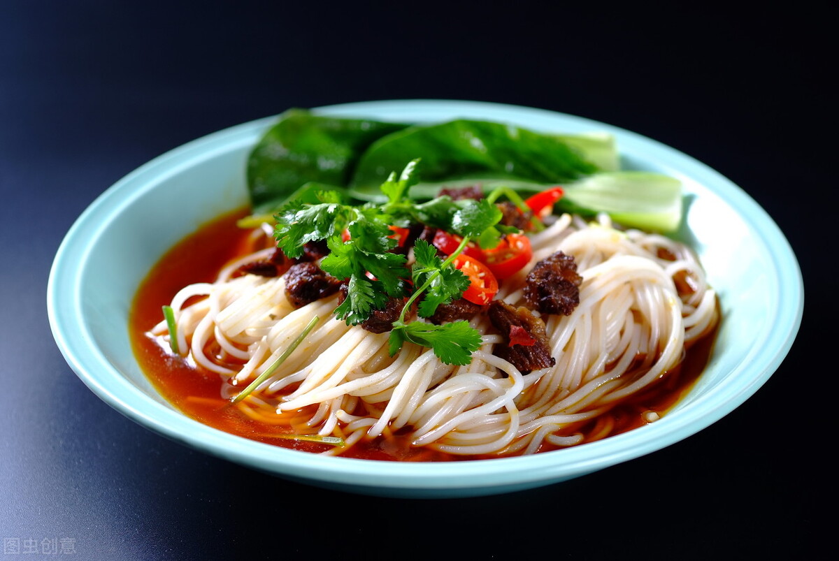 桂林开米粉店月收入,40岁大叔开米粉店月赚18万