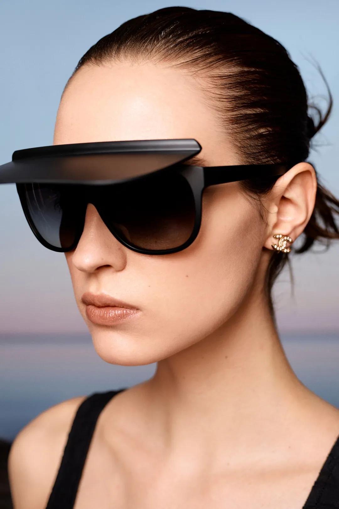 圆脸女生怎么选墨镜,圆脸女生如何选择大牌眼镜