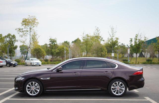 存款41万，换车坚持喜提捷豹XFL，车主坦率地谈了驾驶感受