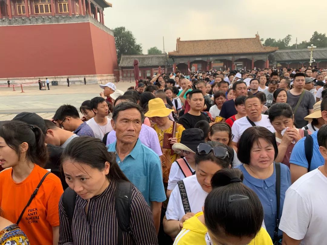 人山人海的景区怎么拍,如何在人山人海的景点拍照片