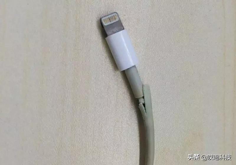 新买的iphone都有哪些配件,一招辨别你的iphone是真是假