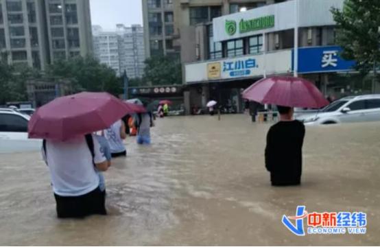 亲历河南暴雨死里逃生,19位亲历者口述暴雨中惊心瞬间