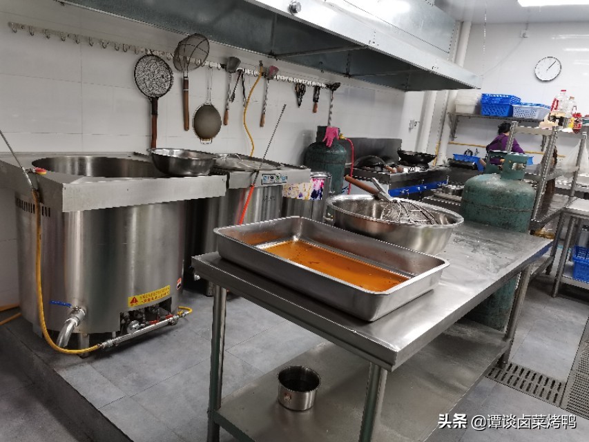 熟食店适合用哪种灶具,开卤菜店怎么选位置